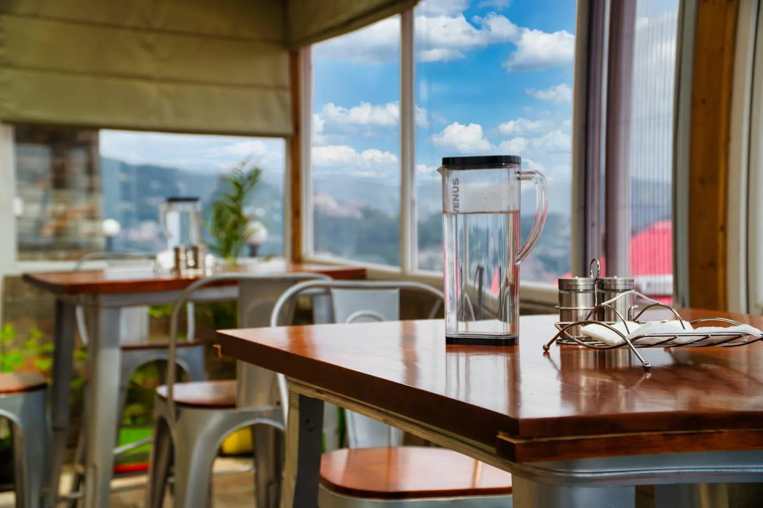 Hill Hideout Rooms & Suites Shimla Bed & Breakfast
