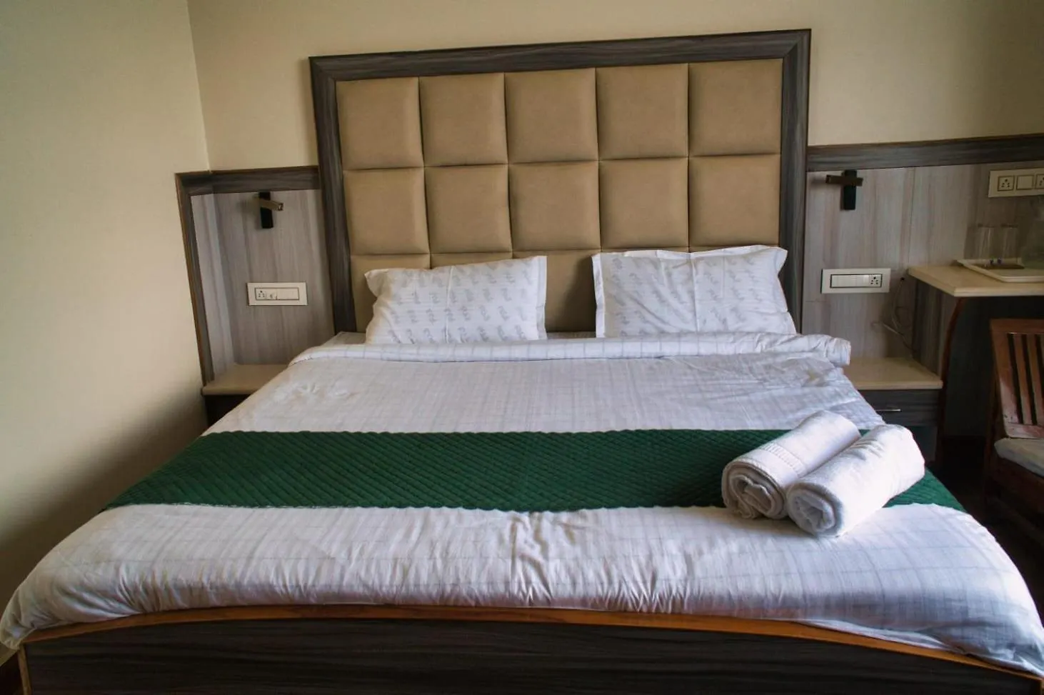Hill Hideout Rooms & Suites Shimla Bed & Breakfast